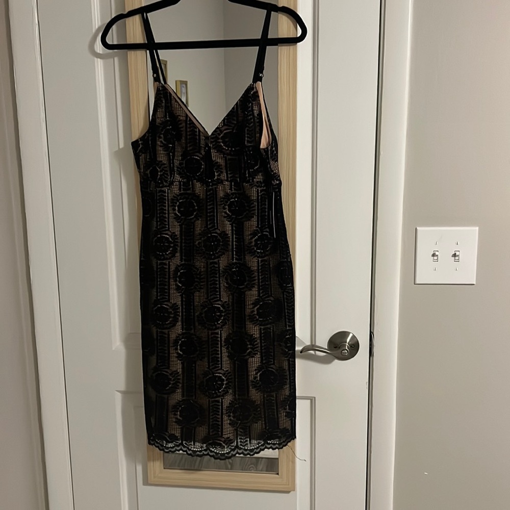 Lulu’s Black lace midi dress. New with tags!